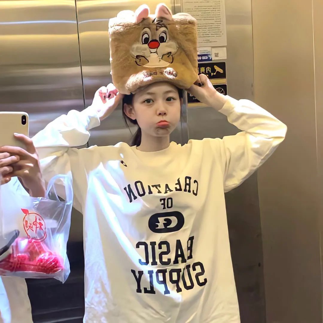 葡萄架下的女神