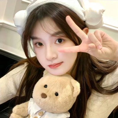 青笺未寄误红妆